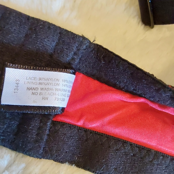 🌺 NWOT Frederick's Red/Black Lace Balconette Bra - Picture 9 of 9